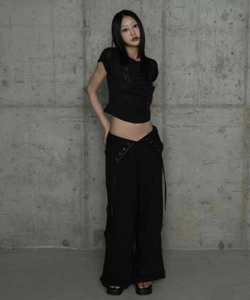 Drape Pintuck Zipper Roll-Up Short Top (Black)