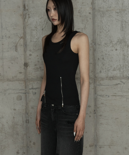 Unbal Panel Open Zipper Point Sleeve (Black)