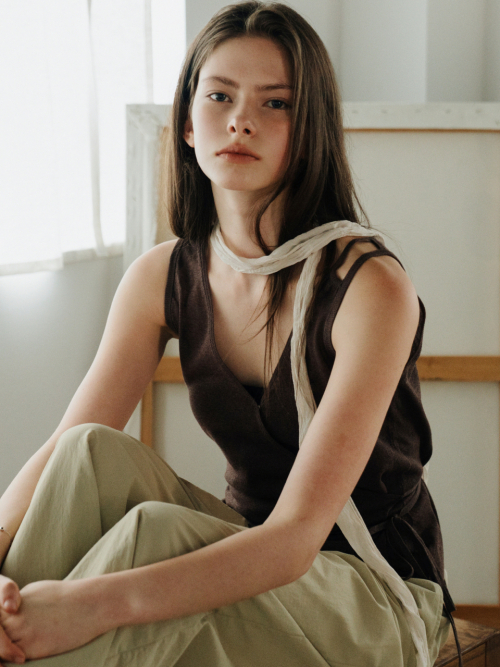 Layered Wrap Knit Vest Brown AT6SWB012BW