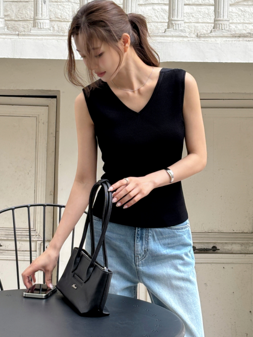 Dual-Neck Reversible Knit Top Black AT6SWB007BK