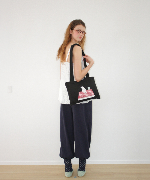 ROOFTOP CAT APPLIQUE SWEAT SHOULDER BAG BLACK