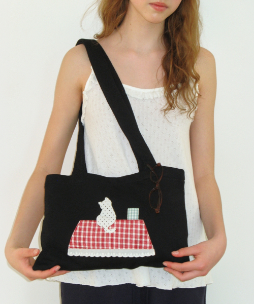 ROOFTOP CAT APPLIQUE SWEAT SHOULDER BAG BLACK
