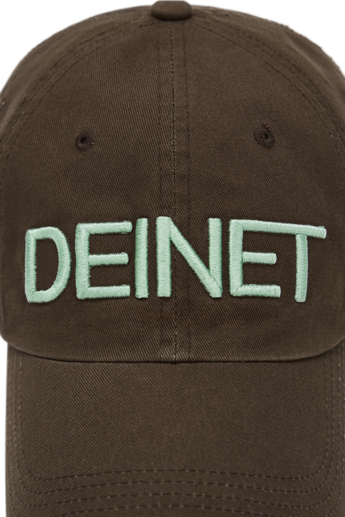 DEINET LOGO CAP IN BROWN