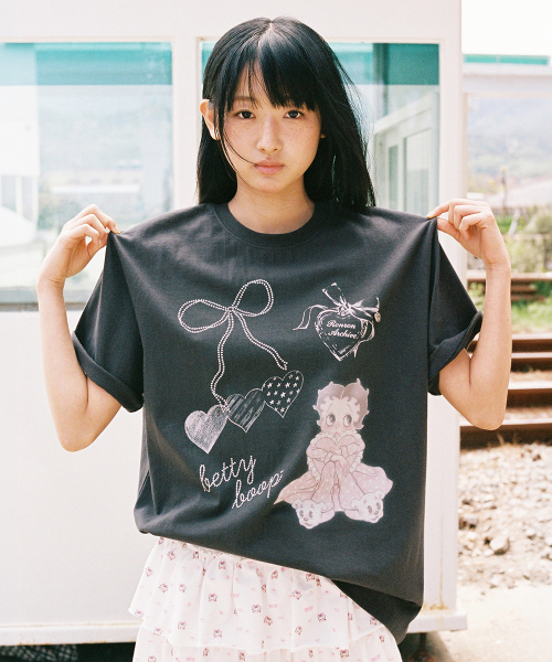 BETTY BOOP DREAMY RIBBON OVER FIT T SHIRT CHARCOAL