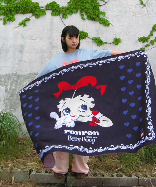 BETTY BOOP HEART LACE BLANKET NAVY