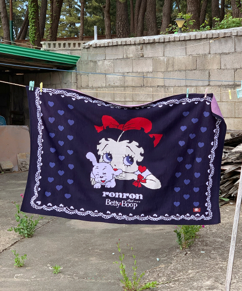 BETTY BOOP HEART LACE BLANKET NAVY