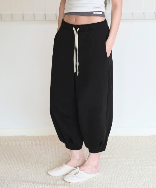 Balloon capri sweat pants -BLACK