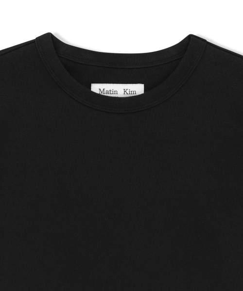LABEL DETAIL SLIM FIT TOP IN BLACK