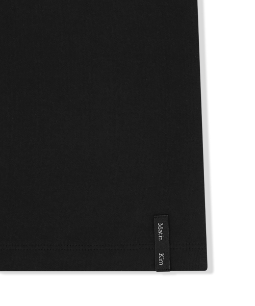 LABEL DETAIL SLIM FIT TOP IN BLACK