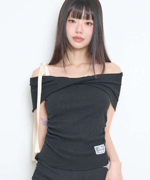 FLOW OFF SHOULDER TOP BLACK