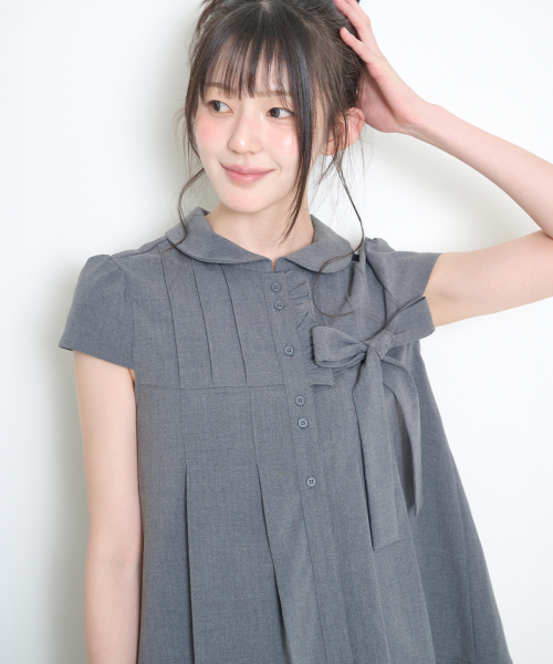 RIBBON PLEATED SHORT SLEEVE BLOUSE GRAY
