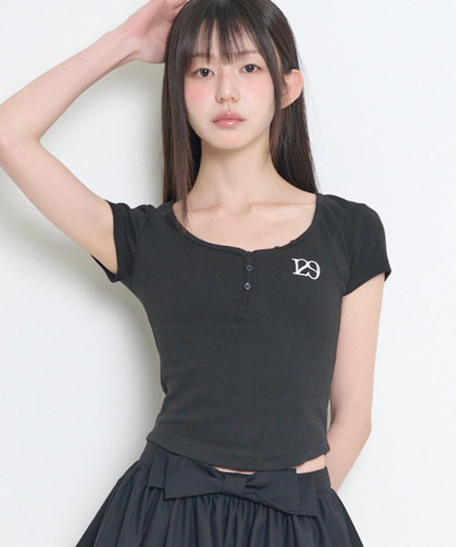 129 BUTTON HENLEY NECK T-SHIRT BLACK