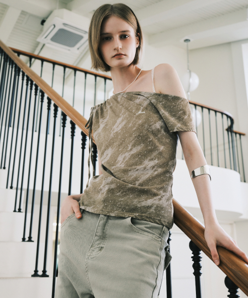 MARBLE DRAPE SHIRRING TOP_BROWN