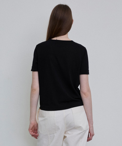 Embroidered Sleeve Knit Tee [BLACK]