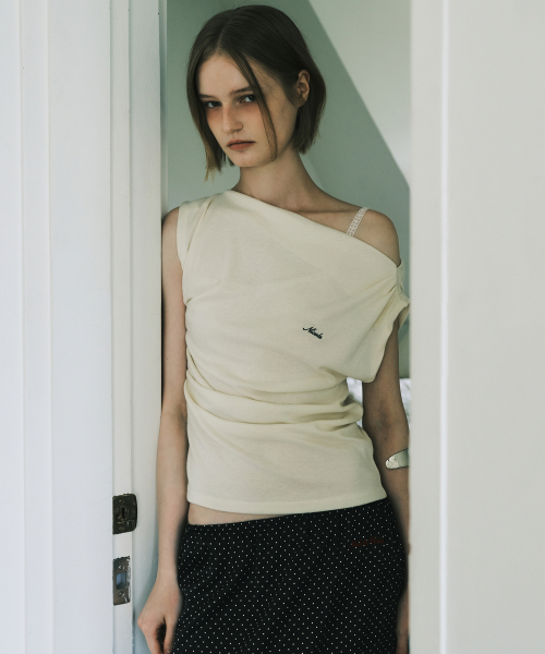 DRAPED SHIRRING SLEEVELESS TOP_CREAM