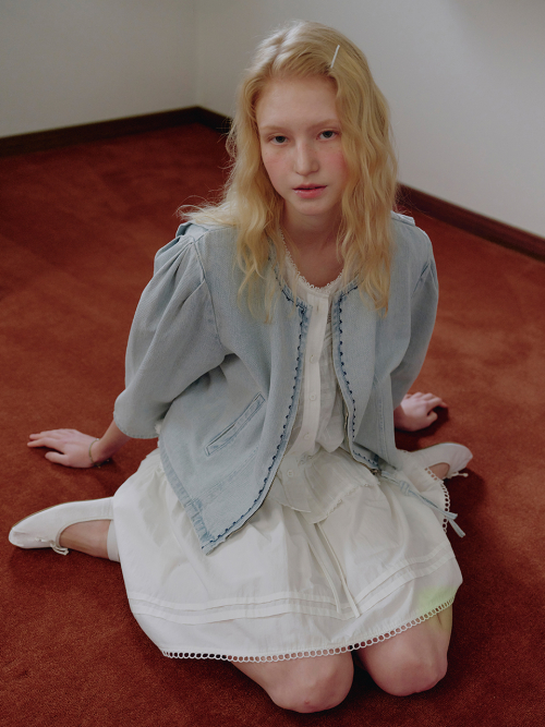 Volume Sleeve Embroidered Denim Jacket MU2634JK307M
