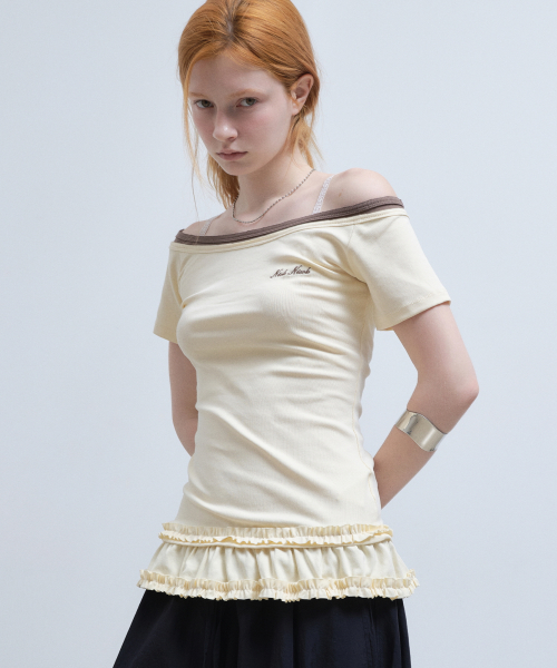 OFF-SHOULDER FRILL HALF TOP_CREAM