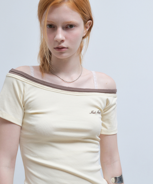 OFF-SHOULDER FRILL HALF TOP_CREAM
