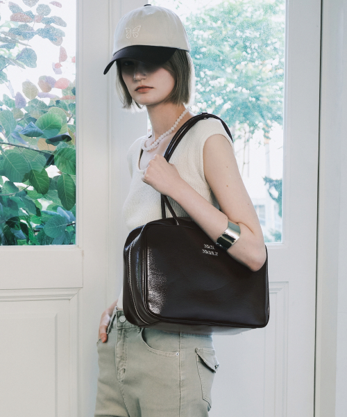 NICOLE LOGO MINIMAL SQUARE BAG_BROWN