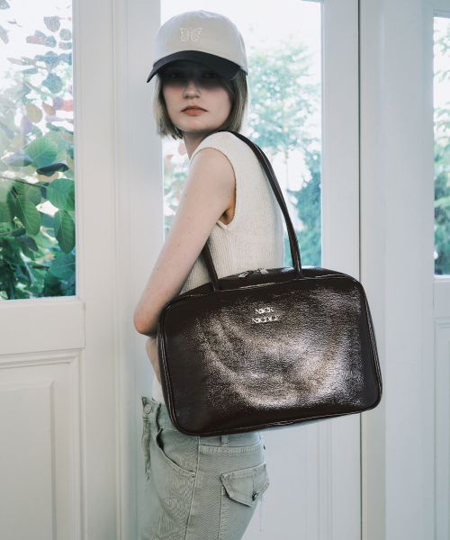 NICOLE LOGO MINIMAL SQUARE BAG_BROWN