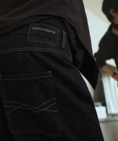 Black washed curved denim pants - BLACK