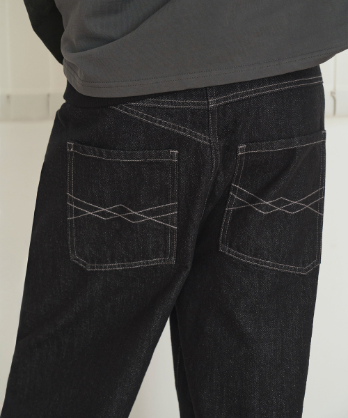 Black washed curved denim pants - BLACK
