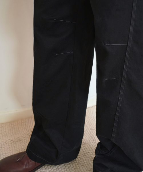 Stitch curved pants -BLACK