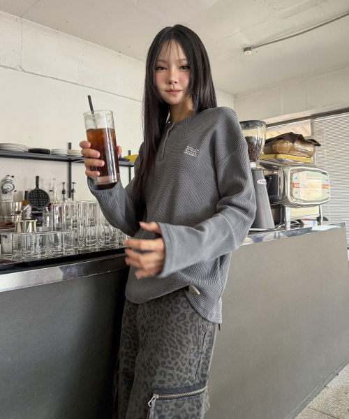 WAFFLE PIGMENT HENLEY NECK LONG SLEEVE [CHARCOAL]