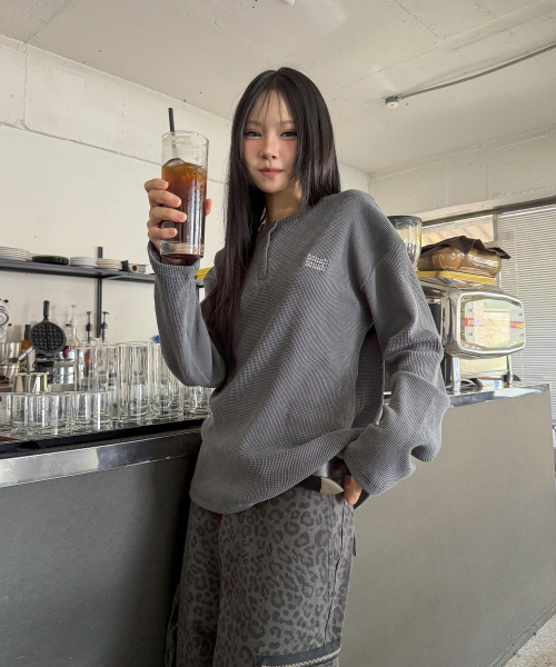WAFFLE PIGMENT HENLEY NECK LONG SLEEVE [CHARCOAL]