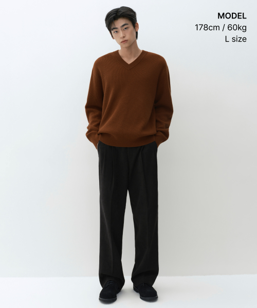 [빅토리아 울] 미니멀 리브드 브이 넥 니트