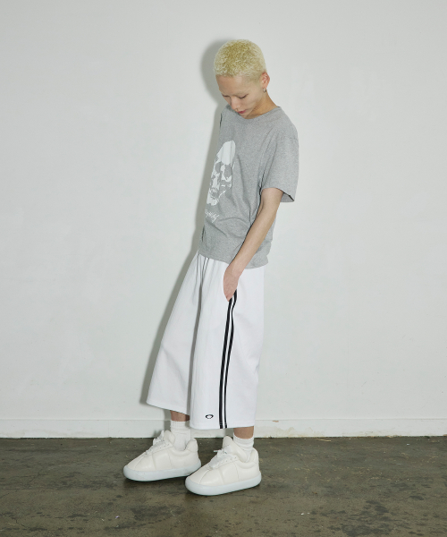 롱 버뮤다 라인 트레이닝 쇼츠[화이트]