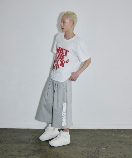엠보 레터링 트레이닝 쇼츠[그레이]