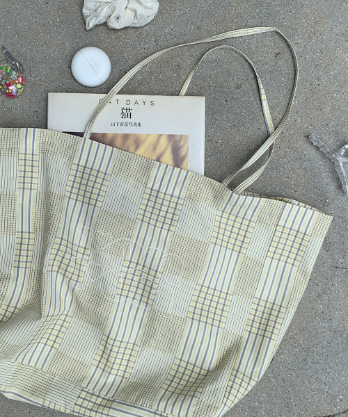 PATTERN LOGO SHOPPER YELLOW CHECK