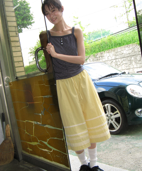LACE TRIM NYLON BERMUDA PANTS YELLOW