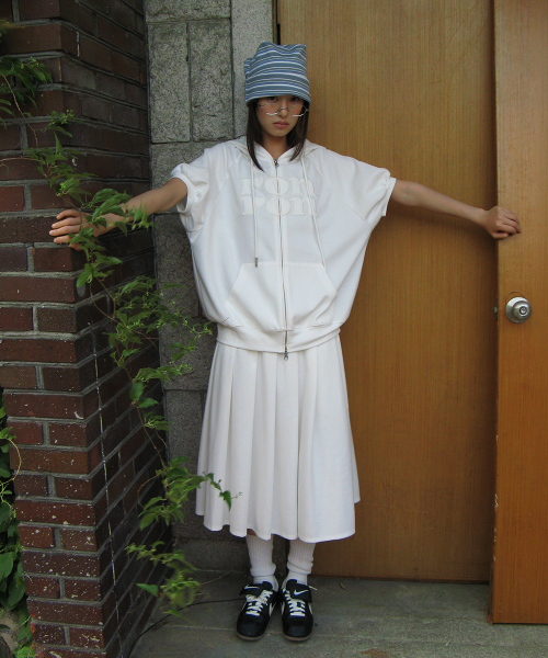 APPLIQUE LOGO HALF SLEEVE HOODED ZIP UP WHITE