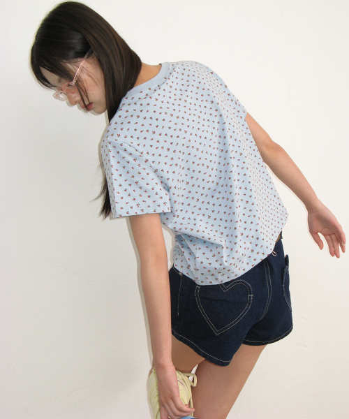 FLORAL MINI LABEL CROP SHORT SLEEVE SOFT BLUE