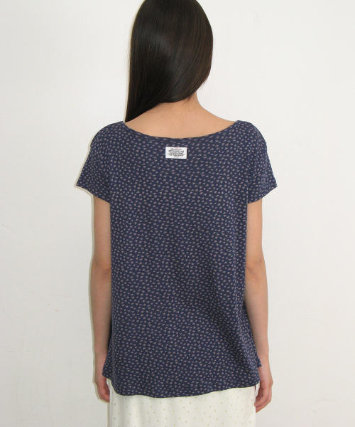 FLORAL BUTTON PINTUCK RUFFLE T SHIRT NAVY