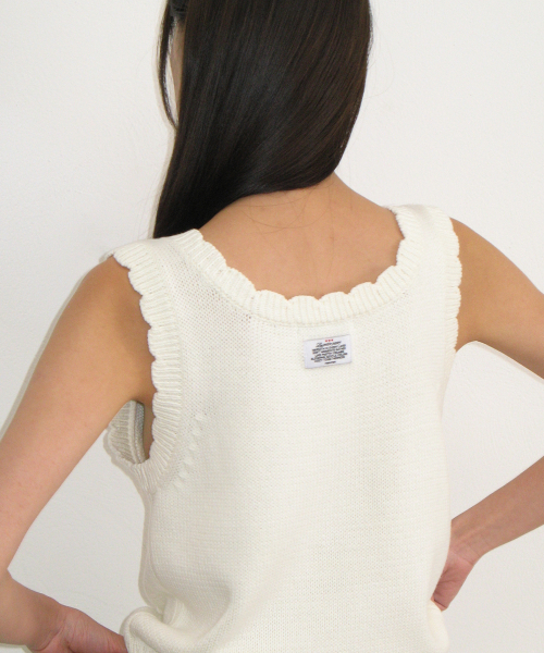 SCALLOP TRIM KNIT SLEEVELESS CARDIGAN IVORY