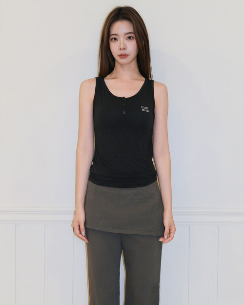 SLIM HENLEY NECK SLEEVELESS [BLACK]