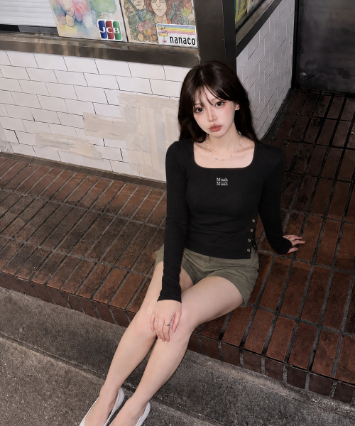 SLIT BUTTON ROUND LONG SLEEVE [BLACK]