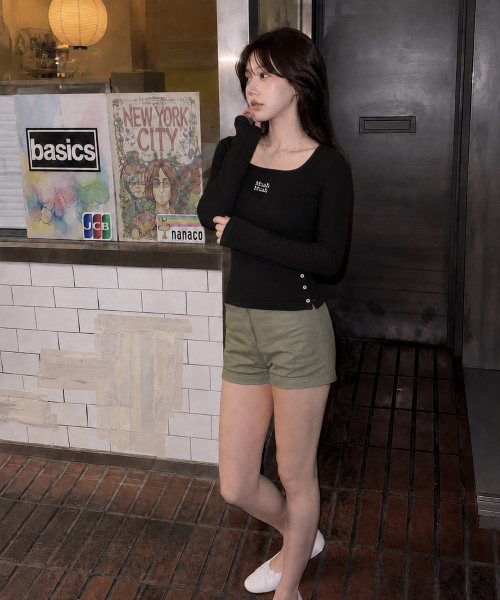 SLIT BUTTON ROUND LONG SLEEVE [BLACK]