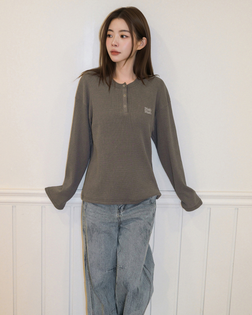 WAFFLE PIGMENT HENLEY NECK LONG SLEEVE [BROWN]