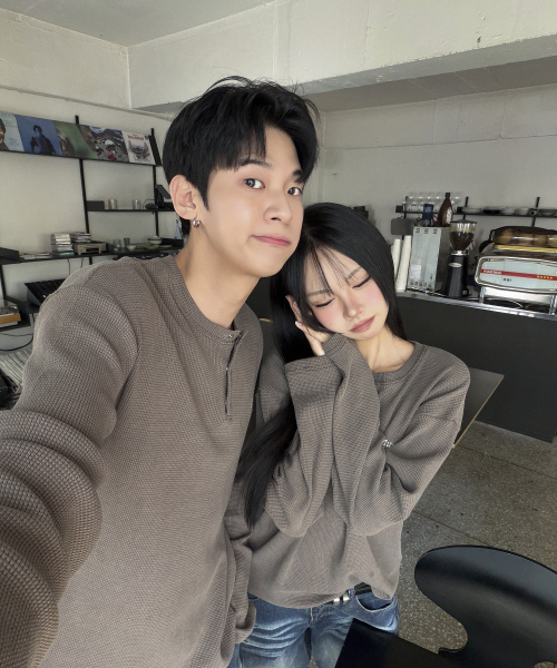WAFFLE PIGMENT HENLEY NECK LONG SLEEVE [BROWN]