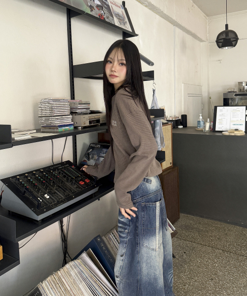WAFFLE PIGMENT HENLEY NECK LONG SLEEVE [BROWN]