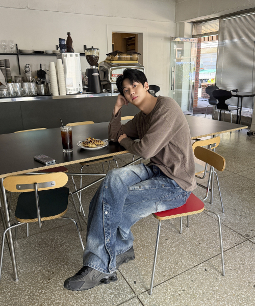 WAFFLE PIGMENT HENLEY NECK LONG SLEEVE [BROWN]