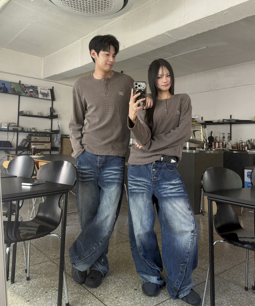 WAFFLE PIGMENT HENLEY NECK LONG SLEEVE [BROWN]