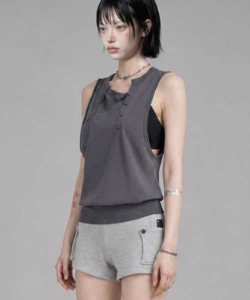 Two-Line Button Short Sleeveless (Charcoal)