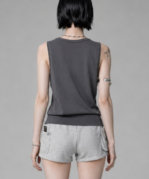 Two-Line Button Short Sleeveless (Charcoal)
