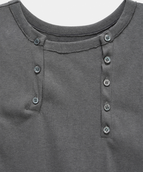 Two-Line Button Short Sleeveless (Charcoal)