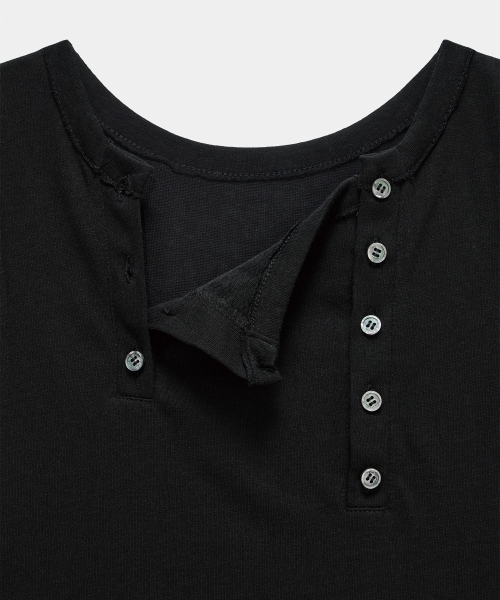 Two-Line Button Short Sleeveless (Black)